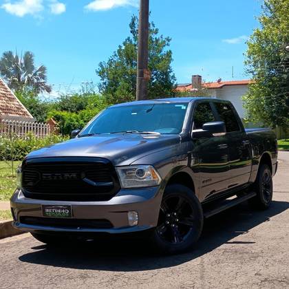 RAM CLASSIC 5.7 V8 GASOLINA LARAMIE NIGHT EDITION CD 4X4 AUTOMÁTICO